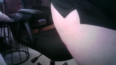 okiehard1 online show from October 2025 02:44:01 AM