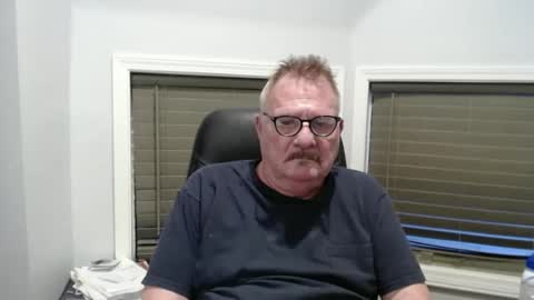 Snapshot of oldguybigd chatting on March 2026 01:43:02 AM oldguybigd online show from March 2026 01:43:02 AM