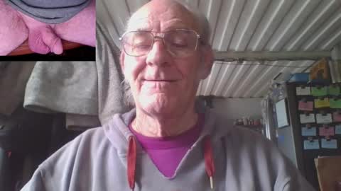 Snapshot of oldman1154565 chatting on June 2026 04:12:01 PM oldman1154565 online show from June 2026 04:12:01 PM