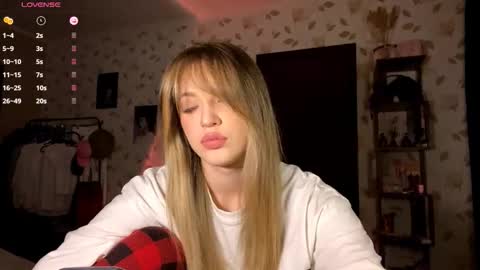 Snapshot of oletaguinyard chatting on November 2025 03:54:01 PM Kem online show from November 2025 03:54:01 PM