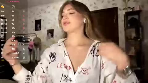 Snapshot of oletaguinyard chatting on November 2025 03:52:02 PM Kem online show from November 2025 03:52:02 PM