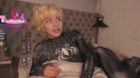 oliiverr22 online show from October 2025 03:30:01 PM