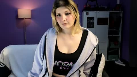 Snapshot of olisunny5 chatting on March 2026 08:09:01 PM OliSunny Olivia online show from March 2026 08:09:01 PM