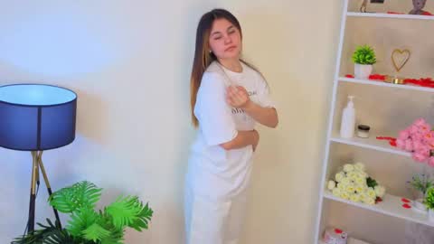 Lana online show from April 2026 06:32:01 PM