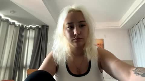 Mia online show from February 2026 05:06:01 AM