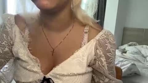 Mia online show from February 2026 05:12:02 AM