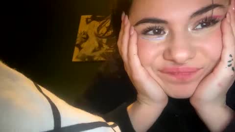 Snapshot of olivepeach chatting on December 2024 05:23:01 AM Oil online show from December 2024 05:23:01 AM