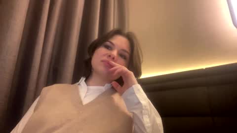 Snapshot of olivepeach chatting on February 2025 05:01:01 PM Oil online show from February 2025 05:01:01 PM