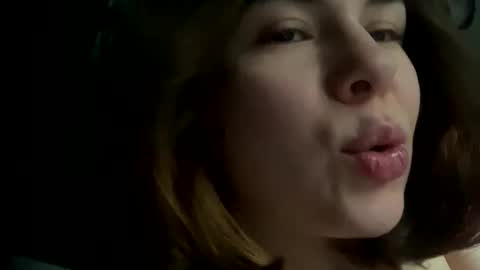 Snapshot of olivepeach chatting on November 2025 09:32:01 AM Oil online show from November 2025 09:32:01 AM