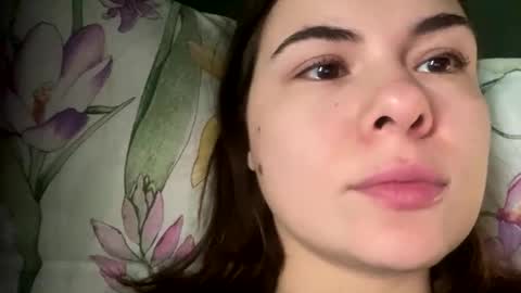 Snapshot of olivepeach chatting on November 2025 09:53:02 AM Oil online show from November 2025 09:53:02 AM