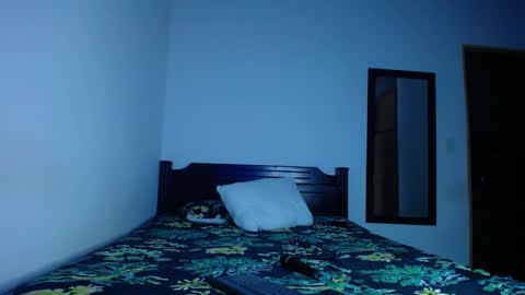 Snapshot of oliver_and_megan chatting on February 2026 07:09:02 AM Oliver and MeganIndependent online show from February 2026 07:09:02 AM