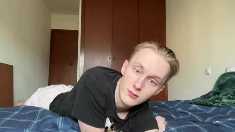 Snapshot of oliver_and_thomas chatting on November 2025 10:15:01 AM Oliver and Thomas online show from November 2025 10:15:01 AM