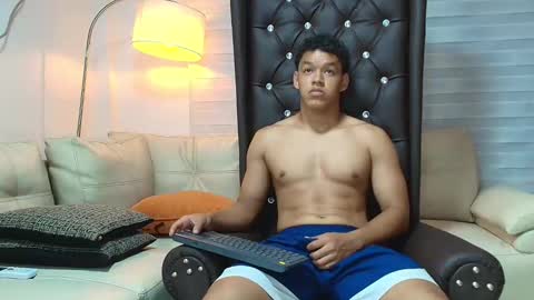 Snapshot of oliver_evans_19 chatting on June 2026 02:35:02 AM O L I V E R online show from June 2026 02:35:02 AM