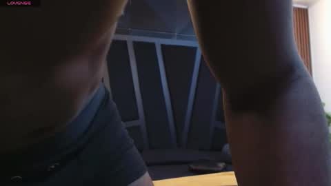 OLIVER LAURENT online show from April 2026 01:16:02 PM