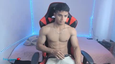 Snapshot of oliver_thompsson chatting on December 2024 12:51:02 PM oliver thompsson online show from December 2024 12:51:02 PM