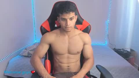 Snapshot of oliver_thompsson chatting on December 2024 07:29:01 PM oliver thompsson online show from December 2024 07:29:01 PM