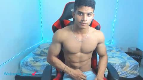 Snapshot of oliver_thompsson chatting on January 2025 01:04:02 AM oliver thompsson online show from January 2025 01:04:02 AM