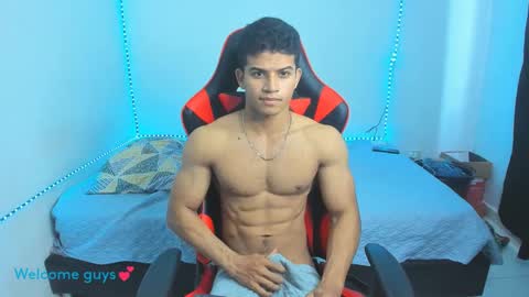 Snapshot of oliver_thompsson chatting on January 2025 01:58:01 PM oliver thompsson online show from January 2025 01:58:01 PM