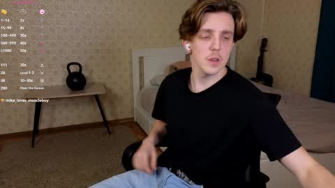 Snapshot of oliver_travis chatting on December 2024 12:37:01 AM Oliver Evans online show from December 2024 12:37:01 AM