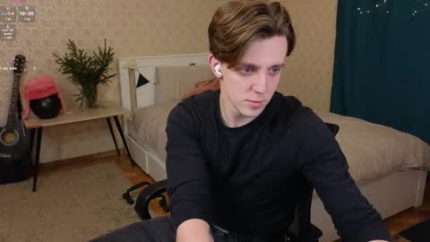 Snapshot of oliver_travis chatting on January 2025 12:12:01 AM Oliver Evans online show from January 2025 12:12:01 AM