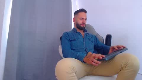 oliver online show from December 2024 07:21:02 PM