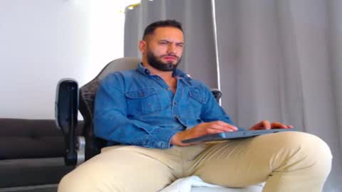 oliver online show from November 2025 03:25:02 PM