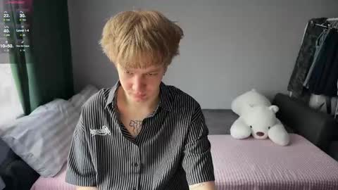 Snapshot of olivertasty chatting on May 2026 12:35:02 PM oliver online show from May 2026 12:35:02 PM