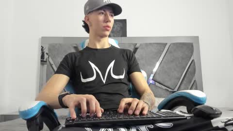 oliverthompson_01 online show from December 2024 06:02:02 AM