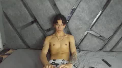 oliverthompson_01 online show from October 2025 07:05:02 AM