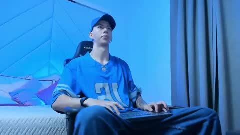 oliverthompson_01 online show from April 2026 02:37:02 AM