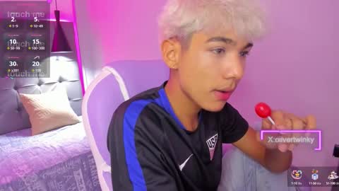 Snapshot of olivertwinky_ chatting on September 2025 05:40:01 AM Oliver online show from September 2025 05:40:01 AM