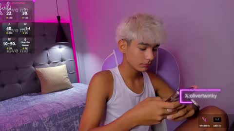 Snapshot of olivertwinky_ chatting on September 2025 04:45:02 AM Oliver online show from September 2025 04:45:02 AM