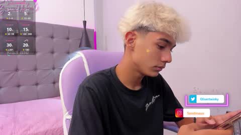 Snapshot of olivertwinky_ chatting on September 2025 05:43:02 AM Oliver online show from September 2025 05:43:02 AM