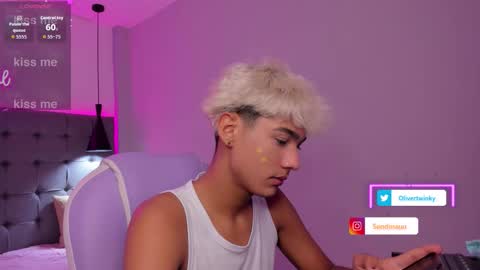 Snapshot of olivertwinky_ chatting on September 2025 01:38:02 PM Oliver online show from September 2025 01:38:02 PM