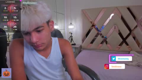 Snapshot of olivertwinky_ chatting on October 2025 01:41:02 PM Oliver online show from October 2025 01:41:02 PM