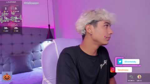 Snapshot of olivertwinky_ chatting on October 2025 05:07:02 AM Oliver online show from October 2025 05:07:02 AM