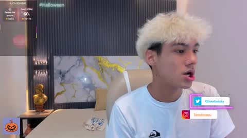 Snapshot of olivertwinky_ chatting on October 2025 09:59:01 PM Oliver online show from October 2025 09:59:01 PM