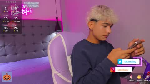 Snapshot of olivertwinky_ chatting on October 2025 01:57:01 AM Oliver online show from October 2025 01:57:01 AM