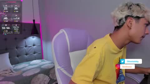 Snapshot of olivertwinky_ chatting on November 2025 02:44:01 AM Oliver online show from November 2025 02:44:01 AM