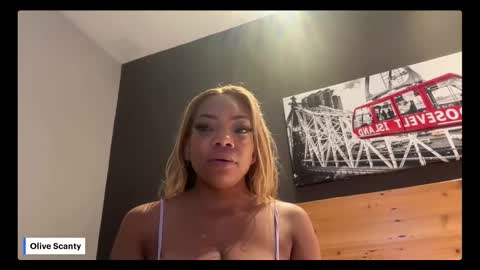 Snapshot of olivia814 chatting on October 2025 01:05:01 AM OliveStunna online show from October 2025 01:05:01 AM