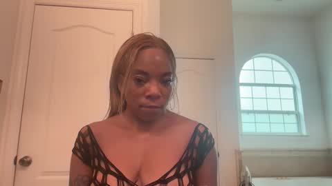 Snapshot of olivia814 chatting on October 2025 07:47:01 PM OliveStunna online show from October 2025 07:47:01 PM