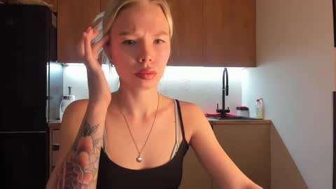 Snapshot of olivia_bells chatting on December 2024 09:30:02 PM Olivia 3 online show from December 2024 09:30:02 PM