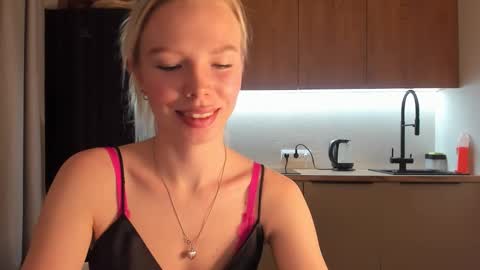 Snapshot of olivia_bells chatting on January 2025 08:48:01 PM Olivia 3 online show from January 2025 08:48:01 PM