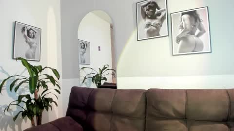 Snapshot of olivia_collisn chatting on May 2026 12:34:02 PM Olivia Collins online show from May 2026 12:34:02 PM