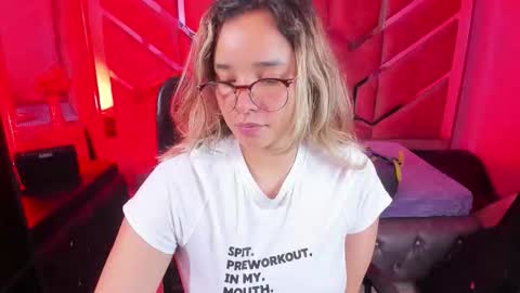 Snapshot of olivia_fox69 chatting on October 2025 03:39:02 AM OLIVIA online show from October 2025 03:39:02 AM