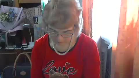 Olivia Mia online show from March 2026 12:16:02 PM