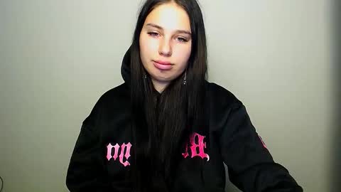 Olivia online show from October 2025 03:58:01 AM