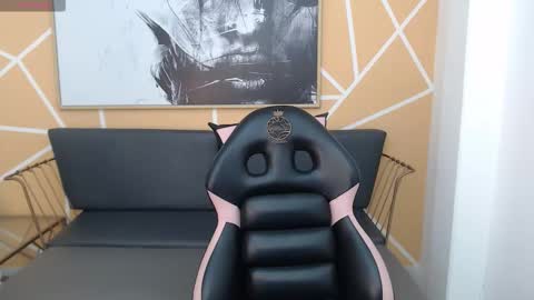 Olivia online show from February 2026 08:13:02 PM