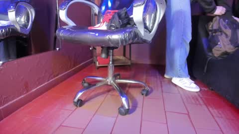   online show from December 2024 01:03:02 PM