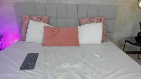 Snapshot of olivia_sinclair chatting on March 2026 01:23:02 PM Olivia online show from March 2026 01:23:02 PM